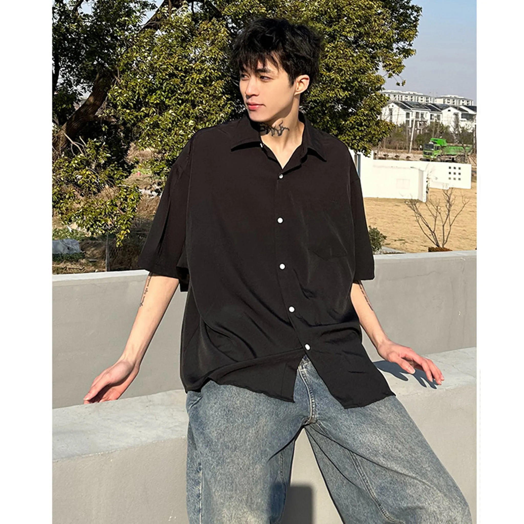 Black korean-style boxy relaxed silky shirt for men