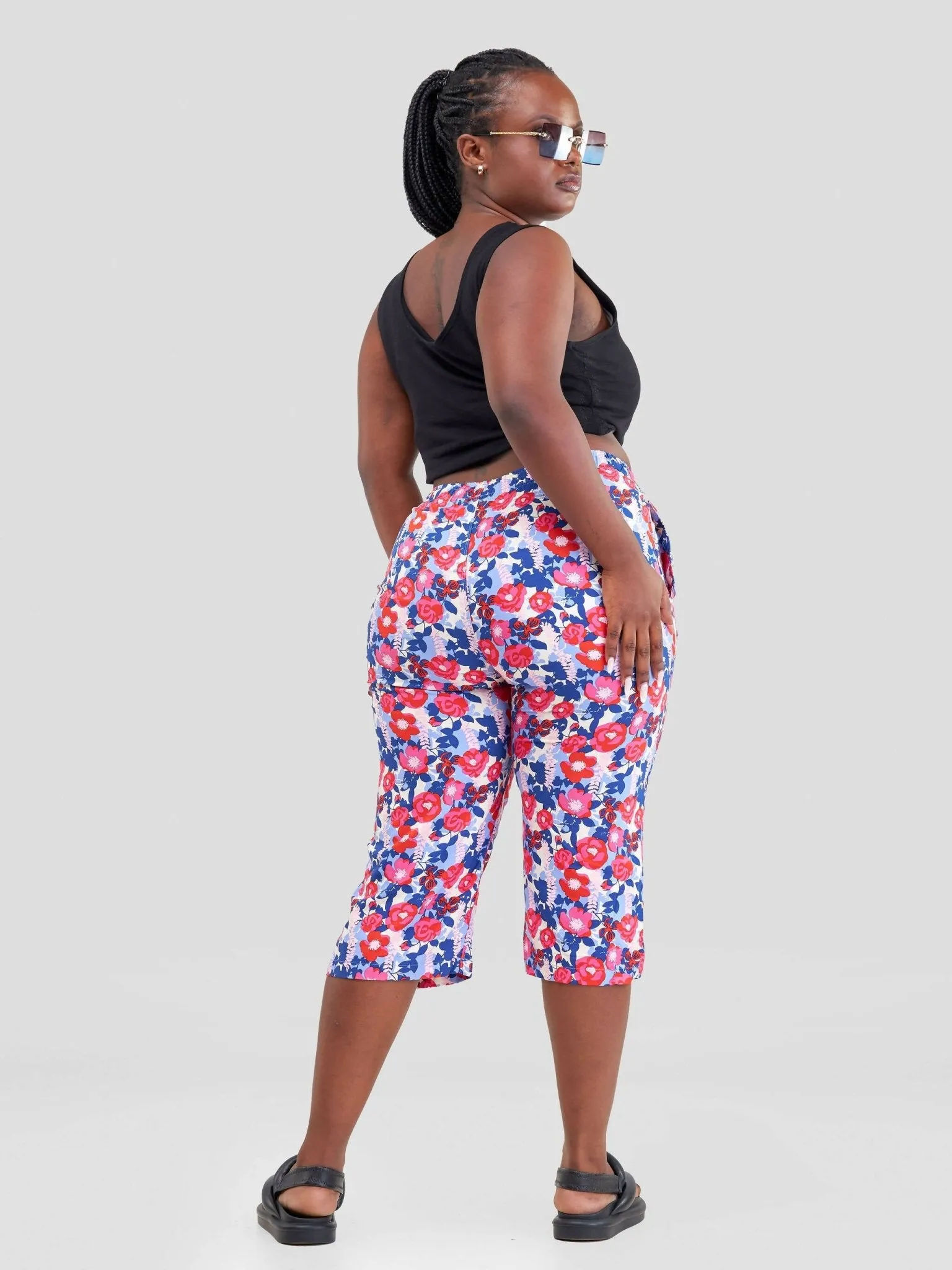 Hessed Flowered Capri Pants - Pink