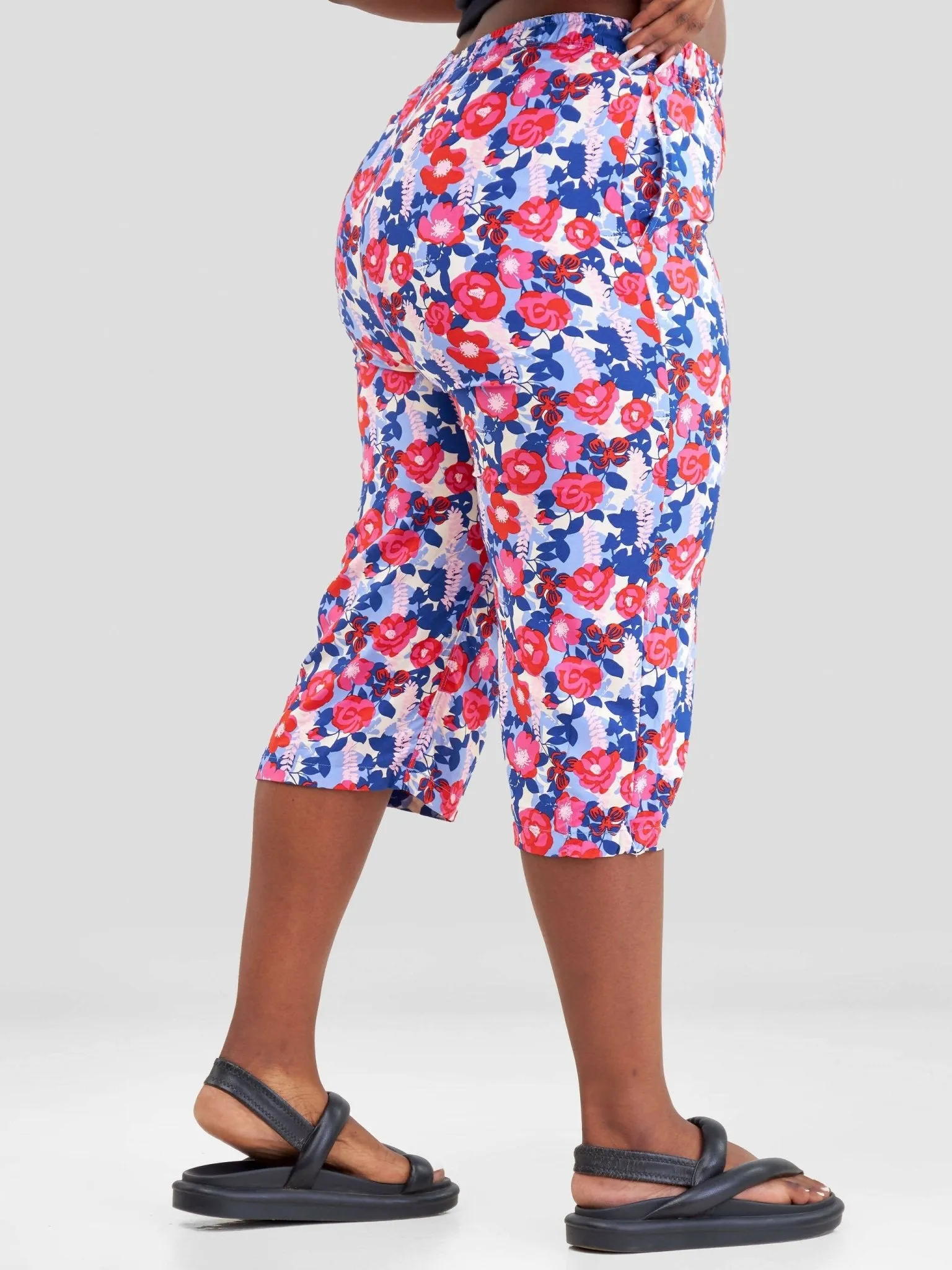 Hessed Flowered Capri Pants - Pink