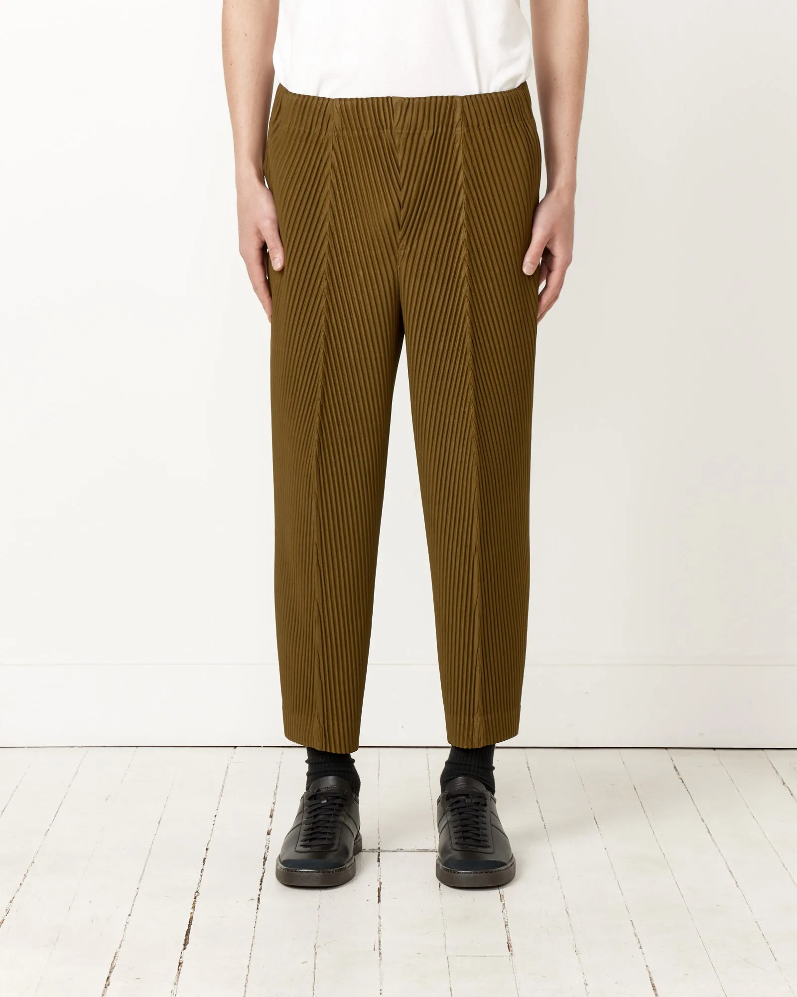 Pleats Pant in Olive Khaki