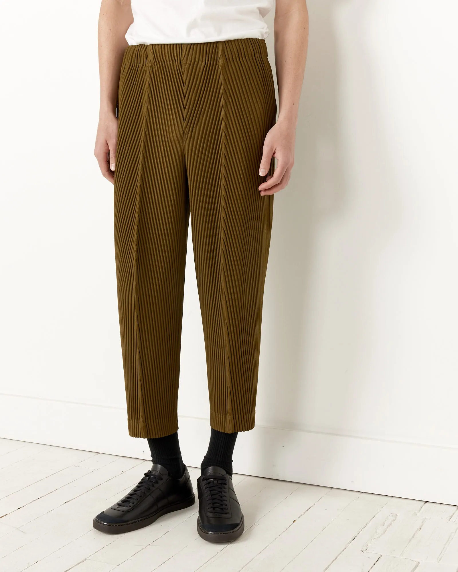 Pleats Pant in Olive Khaki